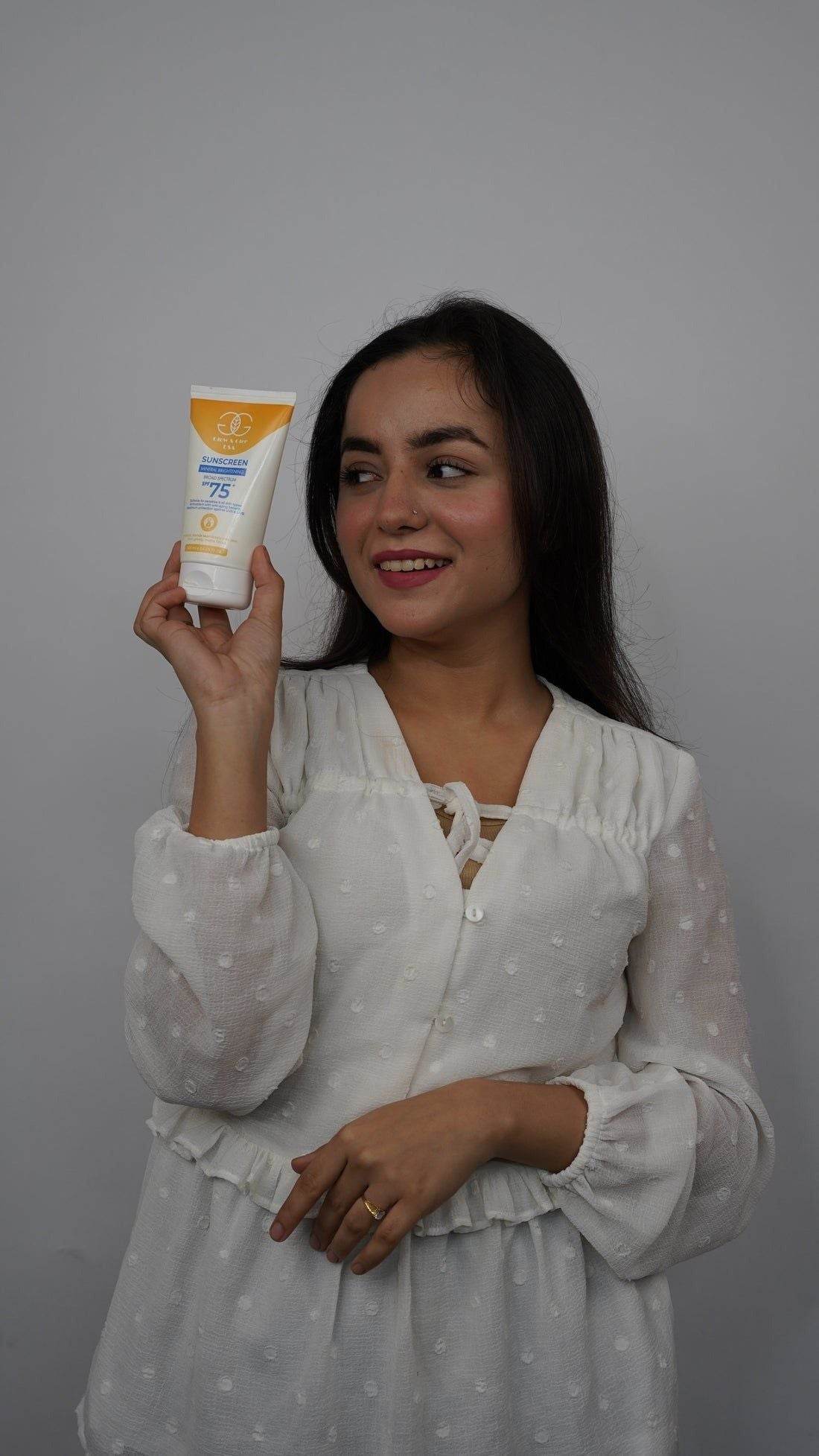 Glow & Glee Sunscreen Mineral Brightening Broad Spectrum SPF 75+ 100Ml - Vitamins House
