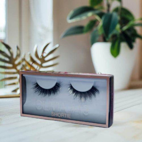 Huda Beauty Shortie Eye Lash - Olivia #18 - Vitamins House